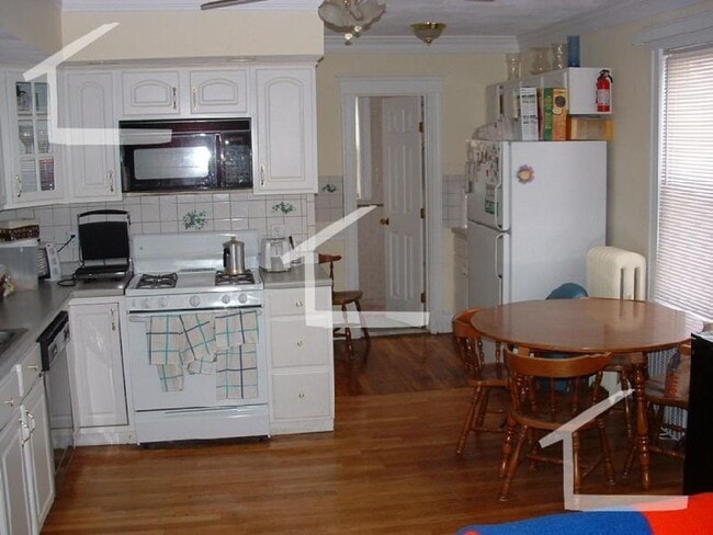 Photo - 4-BED Comm Ave - Brighton SEPT