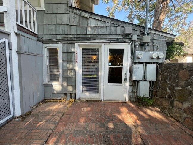 Photo - Cozy 1 Bedroom 1 Bath Downstairs Unit Rea... Unit 2008 Sanquinet