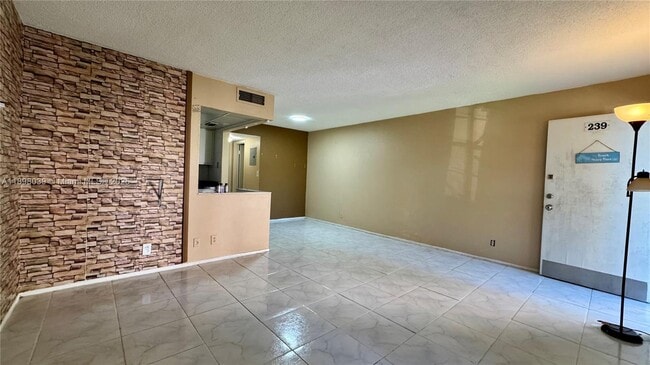Building Photo - 2901 NW 47th Terrace Unit 239B