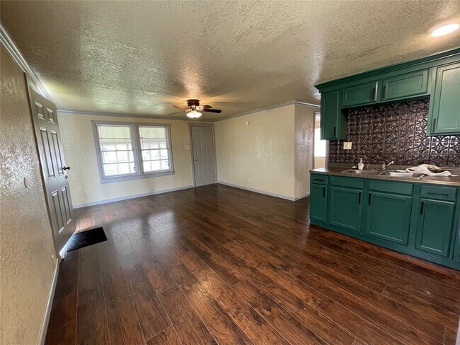Photo - 609 N Avenue D