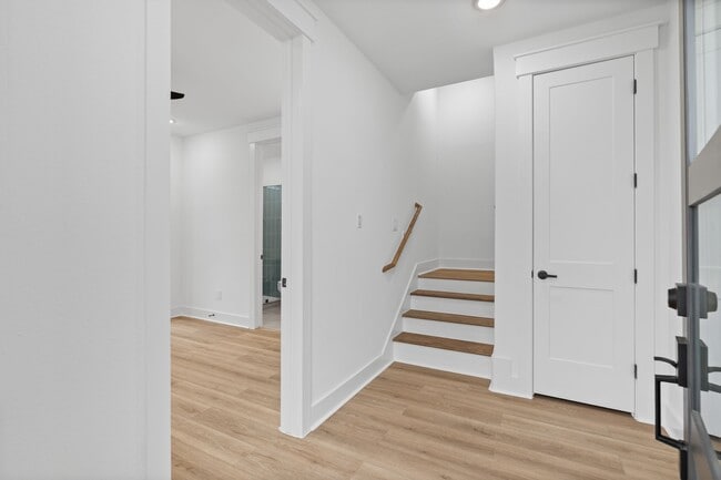 Photo - 717 Janisch Rd