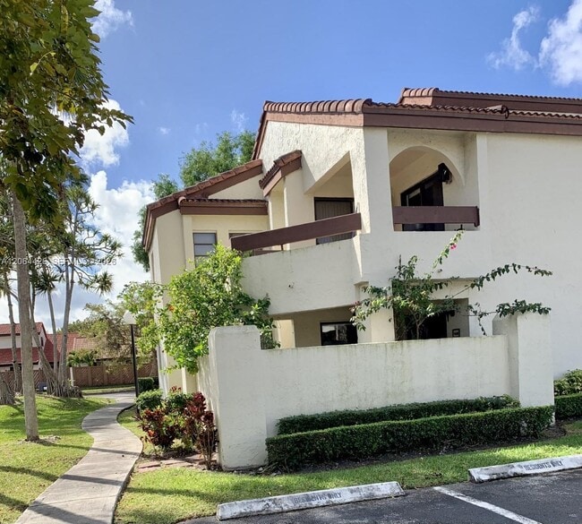 Building Photo - 9080 SW 125th Ave Unit B101