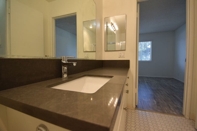 Photo - 4924 Tujunga Ave Unidad 06