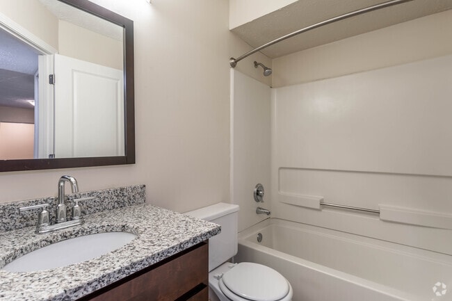 2 Br, 2 Ba - 906 SF