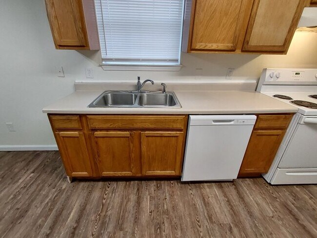 Photo - 15143 Deer Creek Dr Unit B