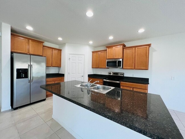 Photo - Luxury 5 Bedrooms 3 Bathrooms Single Family House For Rent