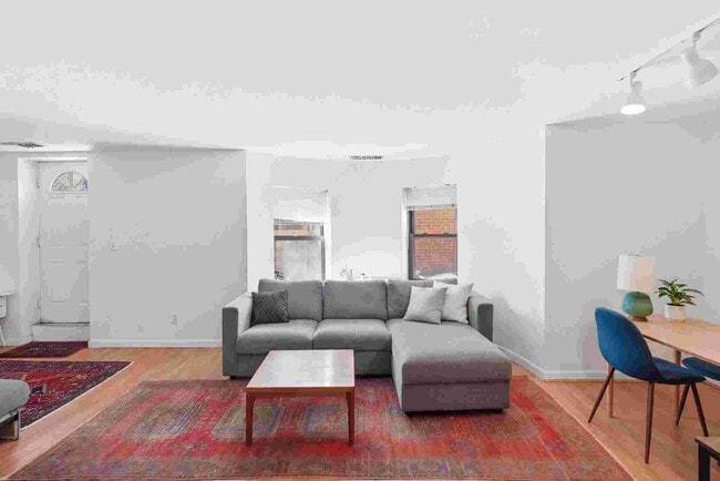 Photo - 103 Gainsborough St Unidad #005E