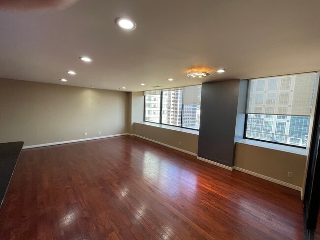 Photo - 48 W 300 S Unidad 1101N