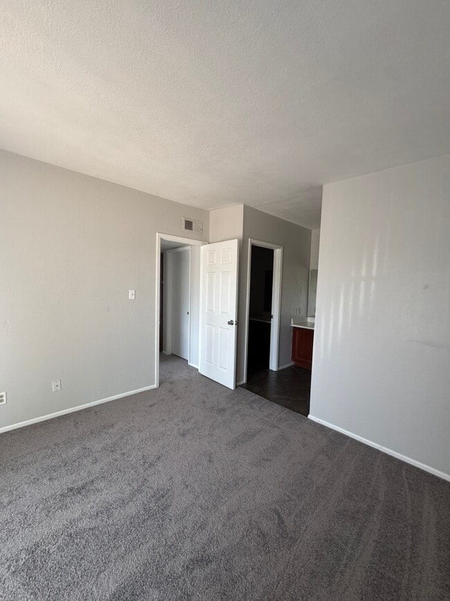 Maestro - 5757 W Eugie Ave Unidad 2096