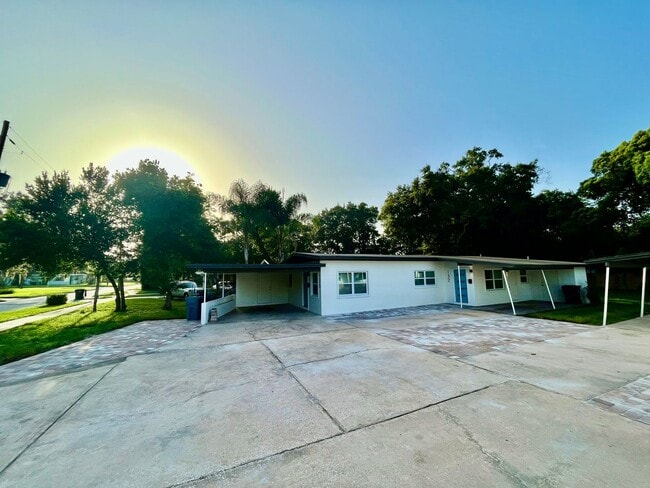 Photo - 126-132 E Harding St