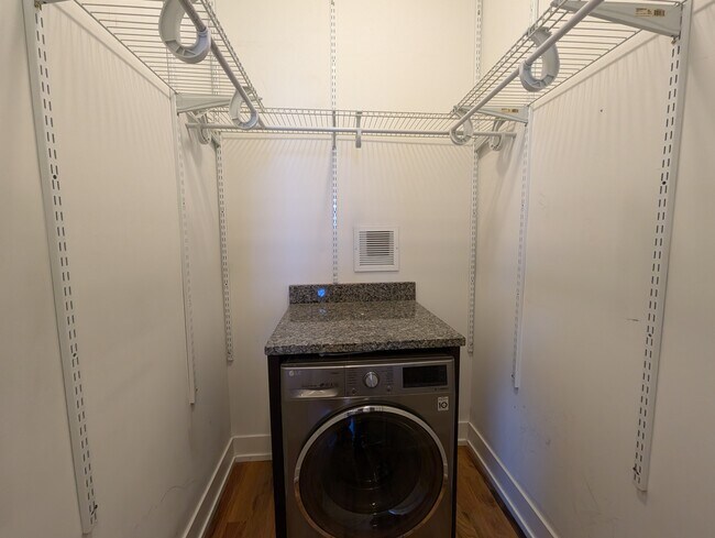 Photo - 908 W George St Unit 2904-L1