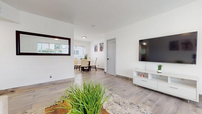 857 81st St Unidad 3