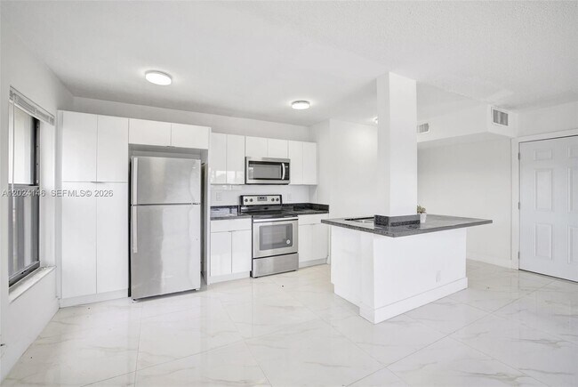 Photo - 2324 S Cypress Bend Dr Unit 2354