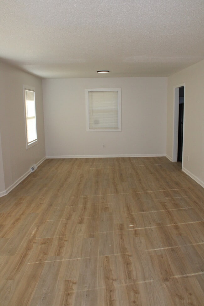 Photo - Beautiful 4-bedroom, 3 full baths home located in Independence, MO