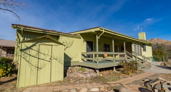 Photo - 124 Lakeshore Dr