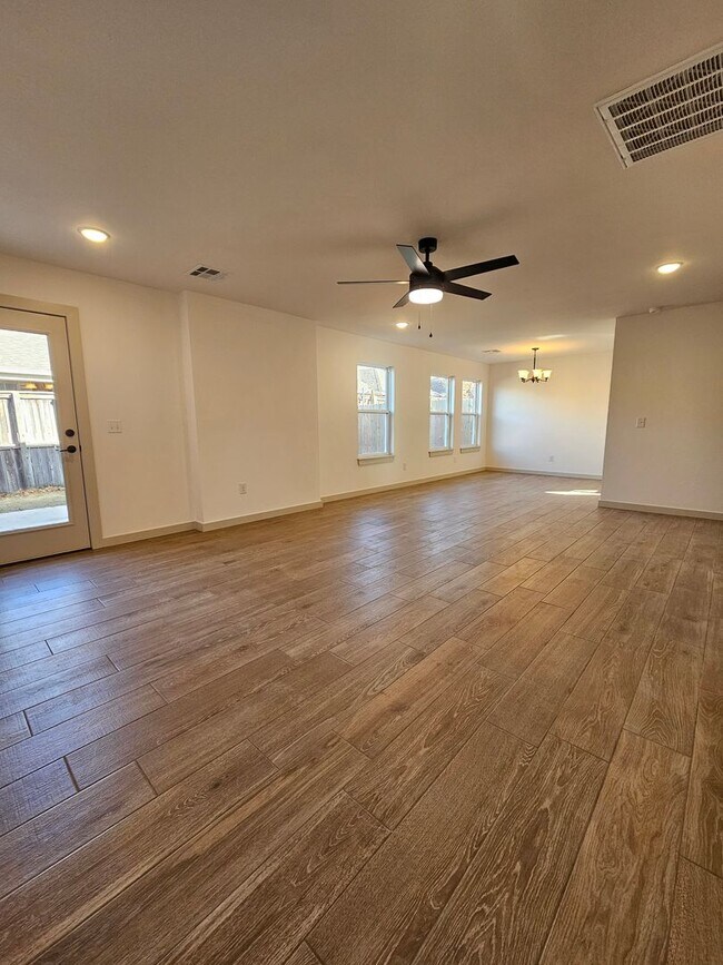 Photo - (3) Bed/(2.5) Bath Townhome Avail NOW! New Construction!