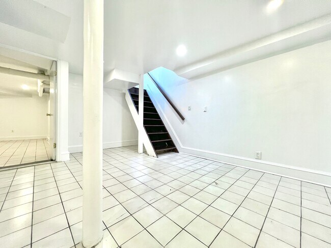 Photo - 308 W 105th St Unidad B