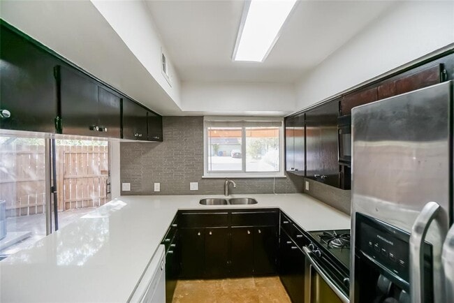 Photo - 1122 Hollow Creek Dr
