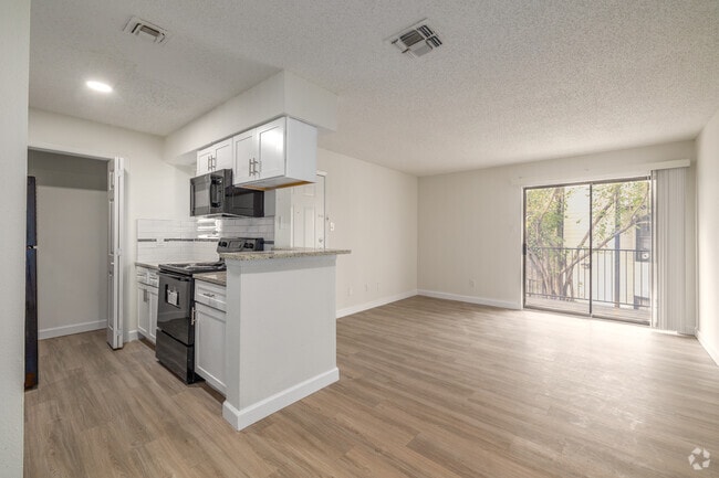1BR, 1BA Kitchen/Living