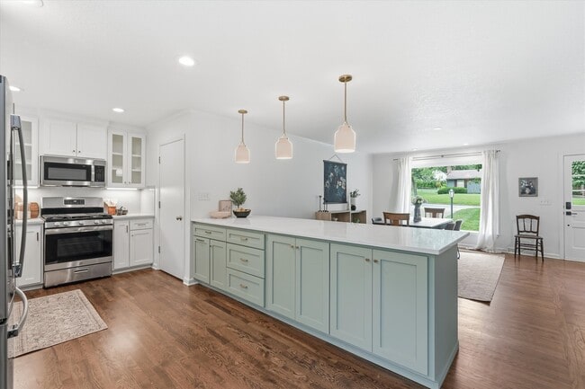 Photo - 2309 W 104th St