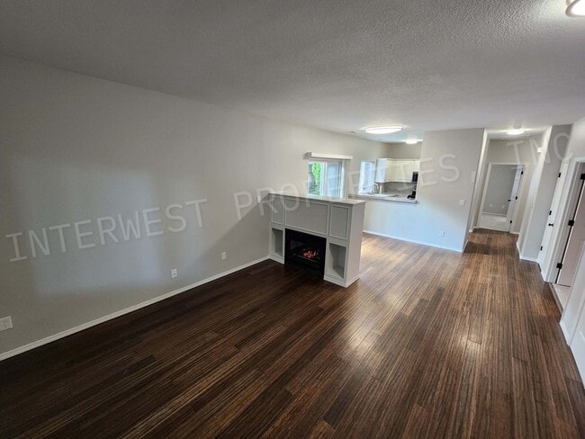 Photo - *1/2 OFF 1ST MONTH'S RENT PROMO* Super Cut...