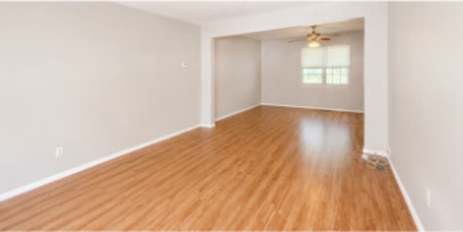 Photo - Spacious 3+ Bedroom 1/2 Duplex for Rent