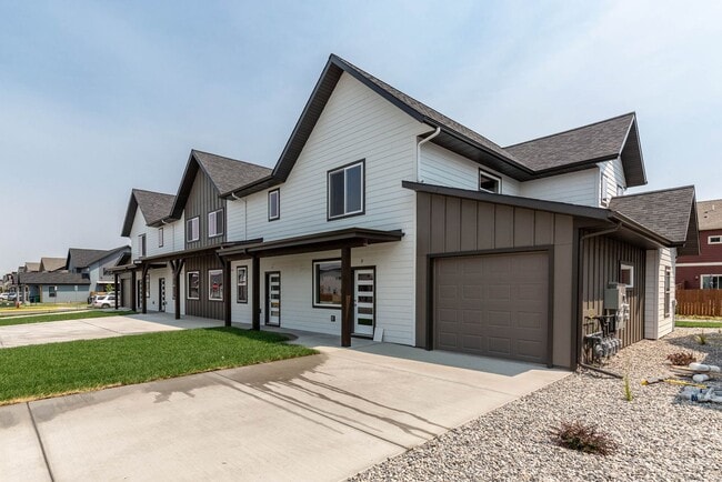 Photo - 2-Story Urban Triplex at a modern communit...