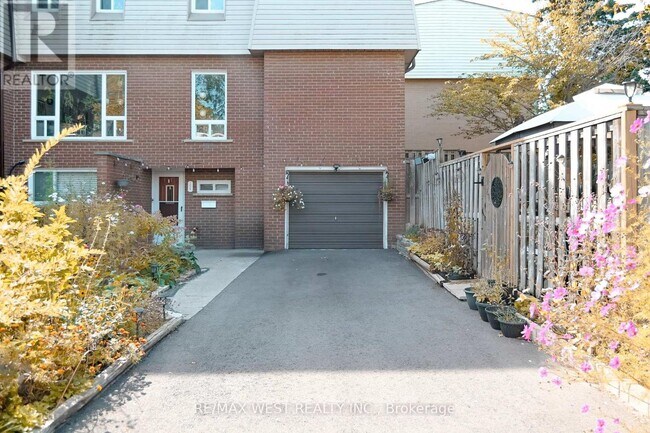 Photo - 3175 Kirwin Ave