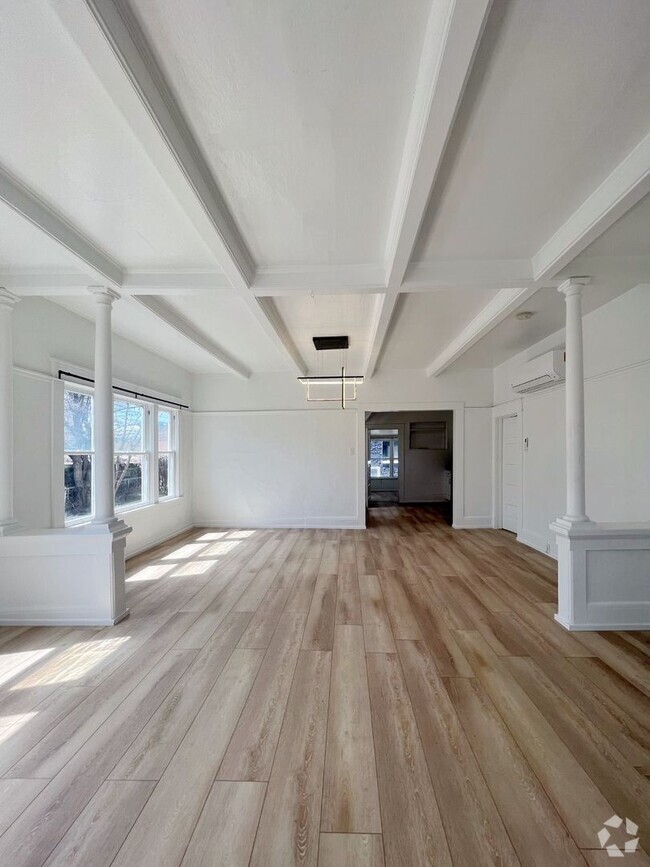 Building Photo - RENOVATED 3 BD Bungalow in MidTown! Rental
