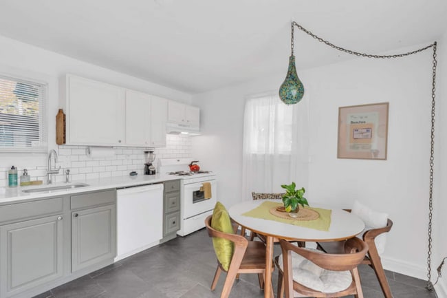 Photo - 1409 Bangs Ave Unidad 1FL