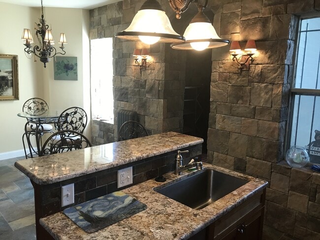 Photo - Beautiful 3 Bed / 2.5 Bath Summit Ave Cond...