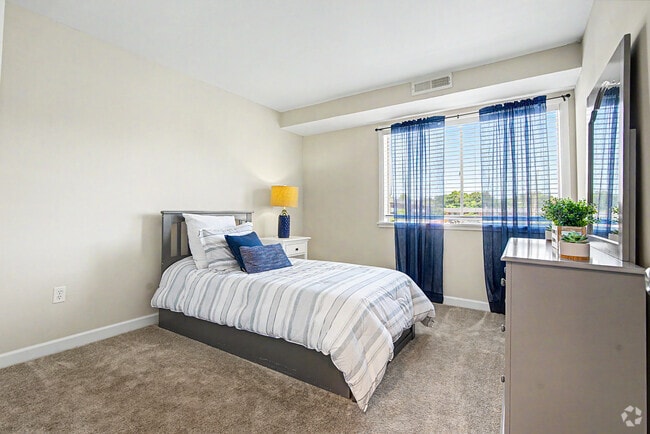 Hamilton 2BR, 1BA - 861SF - Second Bedroom