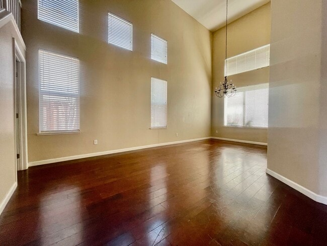 Photo - Beautiful 6 Bed, 3 Bath on court in Brentwood