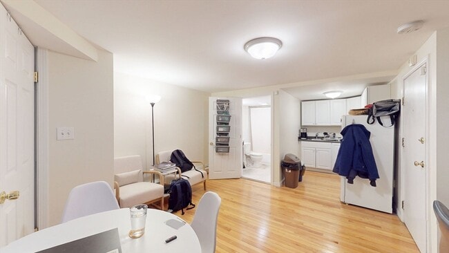 Photo - 170 Marlborough St Unidad BF