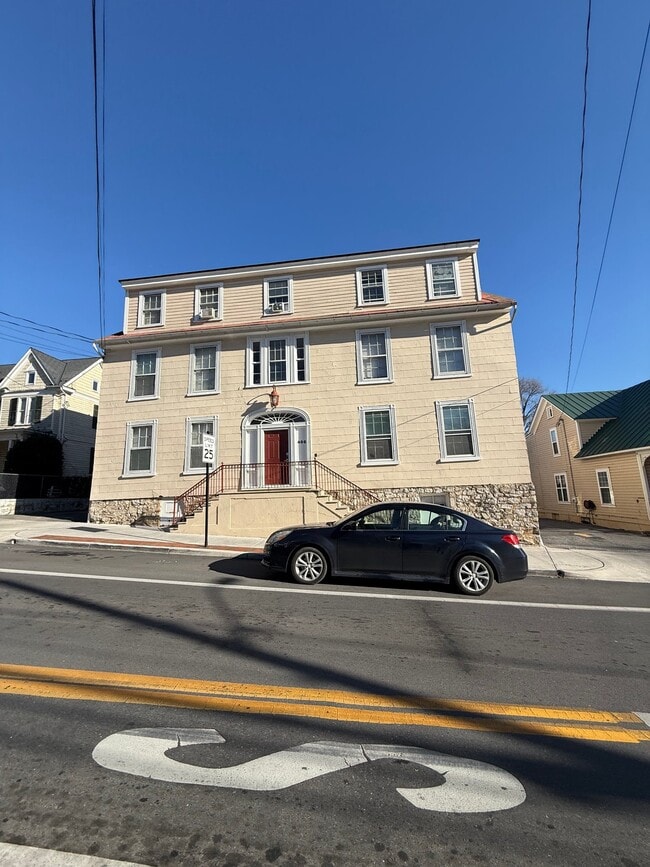 Building Photo - 406 N Loudoun St Unit 8