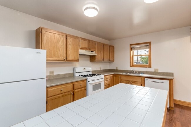 Photo - 2037 Clinton Ave Unidad 2037 Clinton Ave #B - LU