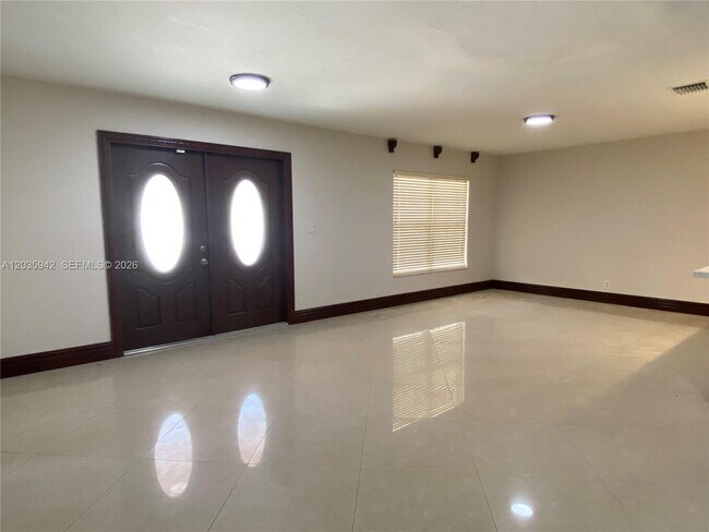 Photo - 490 Bonaventure Blvd