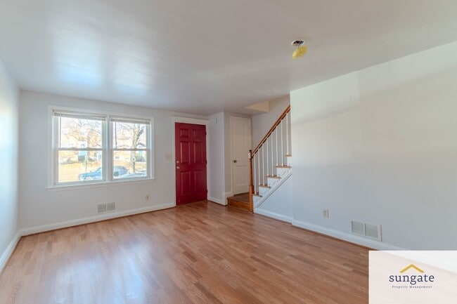 Photo - 751 Yale Ave