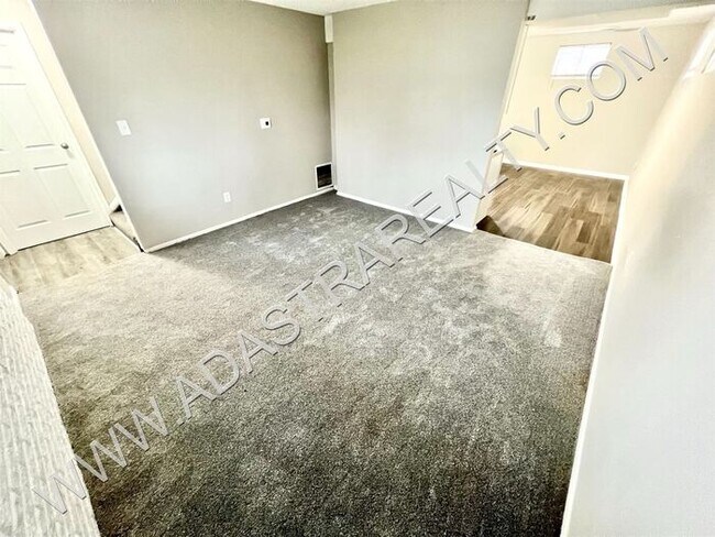 Photo - Beautiful 4 Bed Duplex in Independence-Ava...