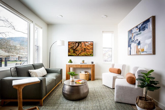 Building Photo - 174 Garfield St