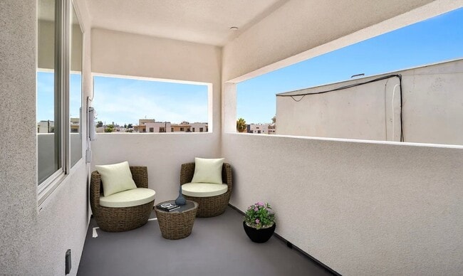 Photo - 2424 Michigan Ave Unit 303