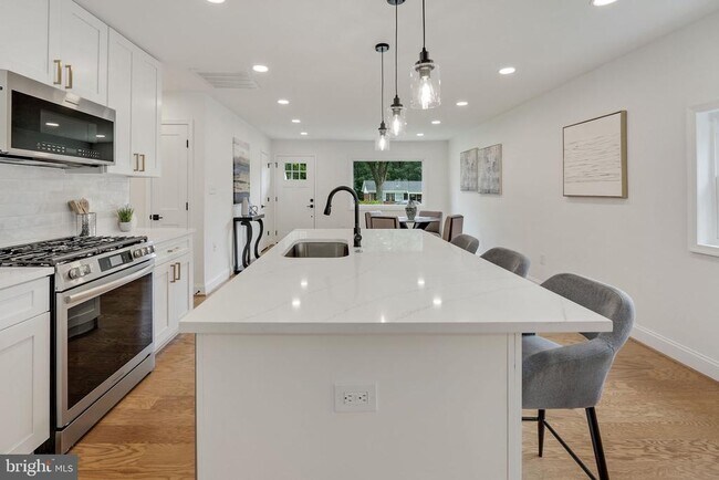 Photo - 14332 Belleville Ave