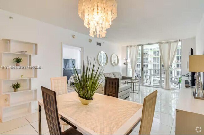 Building Photo - 1750 N Bayshore Dr Rental