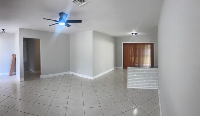 Building Photo - 5020 Tyler St Rental
