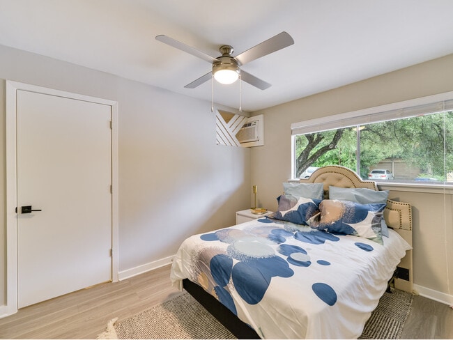 Photo - Deep Eddy Flats