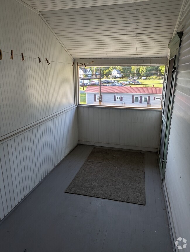 Building Photo - 124 E Main St Rental