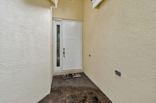 Photo - 212 Berenger Walk