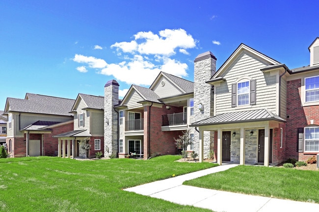Disfruta de un hermoso estilo de vida sin preocupaciones en Parkways of Auburn Hills - Parkways of Auburn Hills