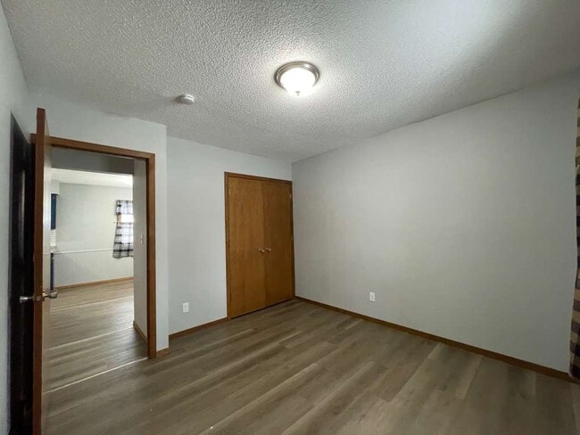Photo - 416 Lakeland Dr SE