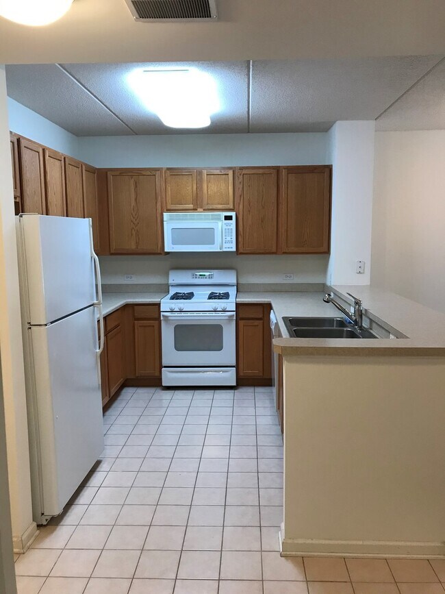 Photo - 656 Pearson St Unidad 208